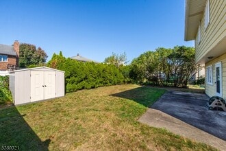 11 Roehrs Dr in Wallington, NJ - Building Photo - Building Photo