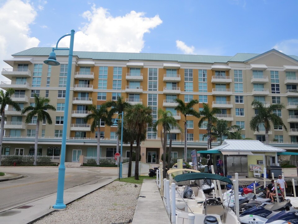 100 NE 6th St-Unit -409 in Boynton Beach, FL - Building Photo