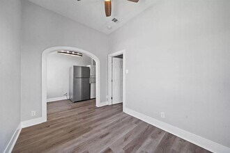 805 10th St-Unit -4 in Galveston, TX - Building Photo - Building Photo