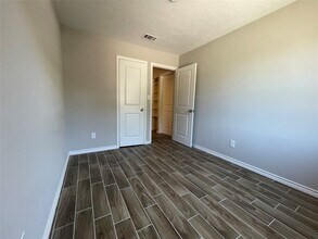 7886 Locksley Rd in Houston, TX - Building Photo - Building Photo