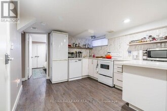 62 Clifton Rd in Toronto, ON - Building Photo - Building Photo