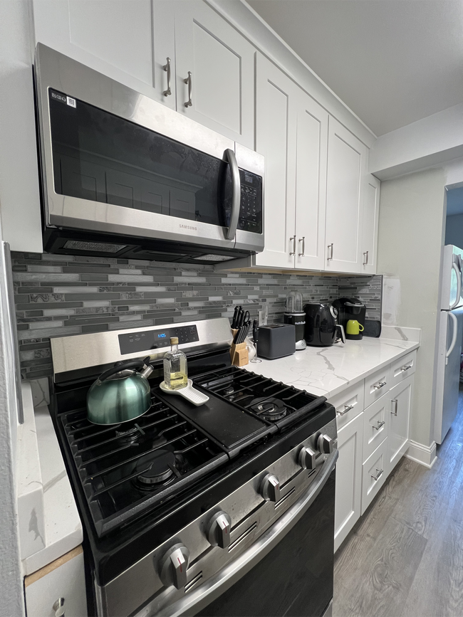 property at 1531 Colonial Dr