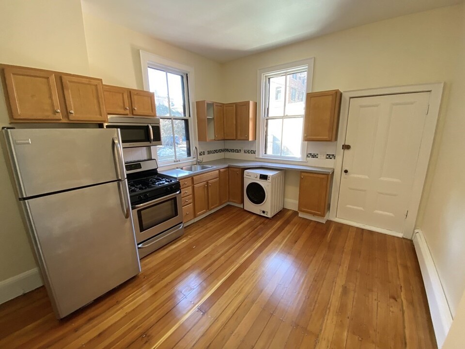 23 Ware St, Unit 2 in Cambridge, MA - Building Photo