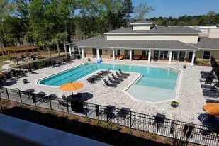 The Columns at Coldbrook Station Apartments