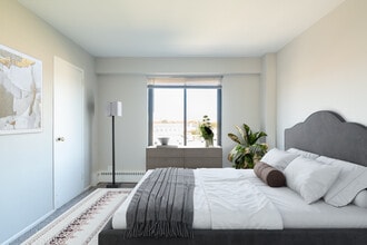 Main Station Apartments in Evanston, IL - Foto de edificio - Building Photo