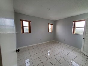 8280 Sunrise Lakes Blvd in Sunrise, FL - Building Photo - Building Photo