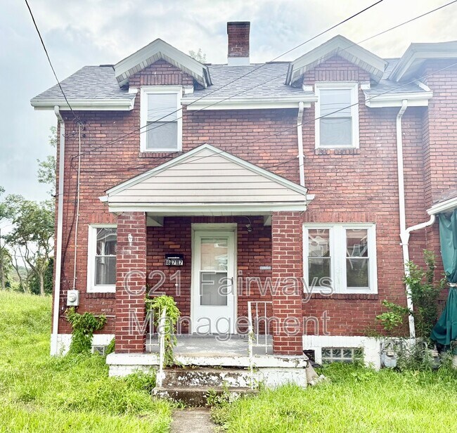 877 Vankirk St in Clairton, PA - Building Photo - Building Photo