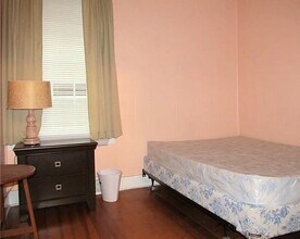 9 Hammond St, Unit 1 in Newport, RI - Building Photo - Building Photo
