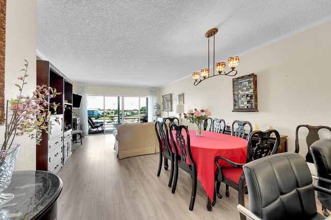 29 Yacht Club Dr in North Palm Beach, FL - Building Photo - Building Photo