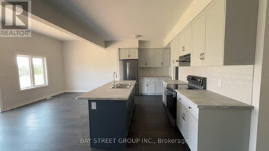 75 Hillcrest Rd in Port Colborne, ON - Building Photo - Building Photo