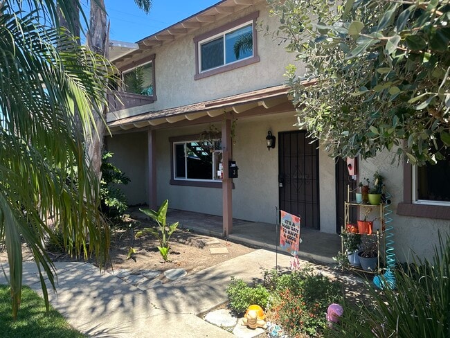 16171 Ganges Lane #3, Huntington Beach, CA 92647, Unit Townhome Style in Huntington Beach, CA - Foto de edificio - Building Photo