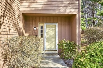 1105 Ridgefield Cir in Clinton, MA - Building Photo - Building Photo