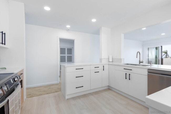 7550 Eads Ave in San Diego, CA - Building Photo - Building Photo