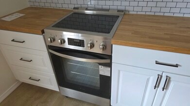 57 Lawrence St, Unit 3 in Everett, MA - Foto de edificio - Building Photo