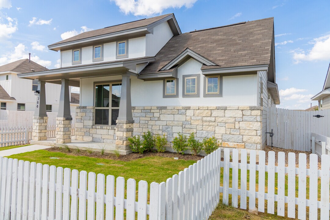 388 Glocken Ln in Kyle, TX - Building Photo