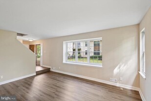 315 Gwynedd Ct in Mount Laurel, NJ - Building Photo - Building Photo