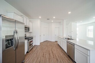 2118 Fisher Bnd Dr in Crosby, TX - Foto de edificio - Building Photo