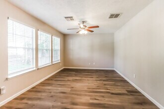 18105 Red Pine Ct in Porter, TX - Building Photo - Building Photo