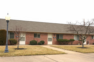 Lakeside Manor Apartments 55+ in Evansville, IN - Foto de edificio - Building Photo