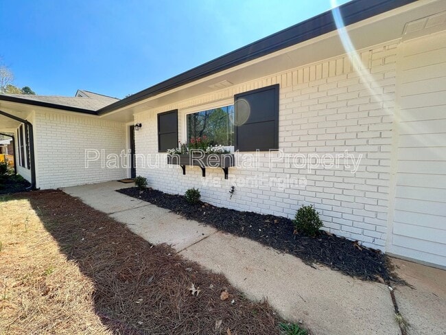 212 Fernbank St in Alpharetta, GA - Building Photo - Building Photo