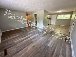 2295 Milesburn Dr in Dayton, OH - Building Photo - Building Photo