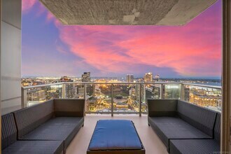 800 The Mark Ln in San Diego, CA - Building Photo - Building Photo