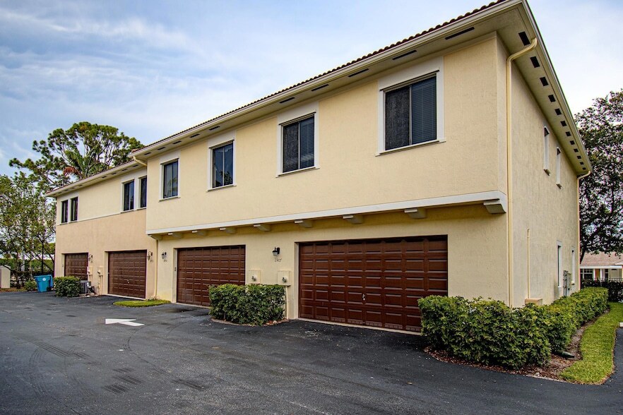 2407 Venetian Way, Unit 4216 in Boynton Beach, FL - Building Photo