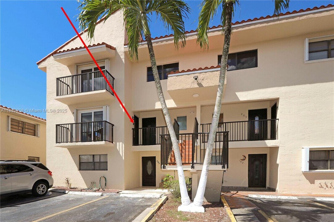 5530 W 26th Ct in Hialeah, FL - Building Photo
