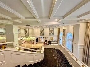 5225 Collins Ave, Unit 517 in Miami, FL - Building Photo - Building Photo