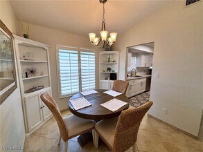 9675 7th St N in Naples, FL - Foto de edificio - Building Photo