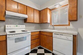 837 NE 55th Ave in Portland, OR - Building Photo - Building Photo