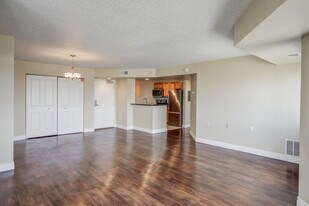 525 S Burdick St, Unit 4106 in Kalamazoo, MI - Building Photo