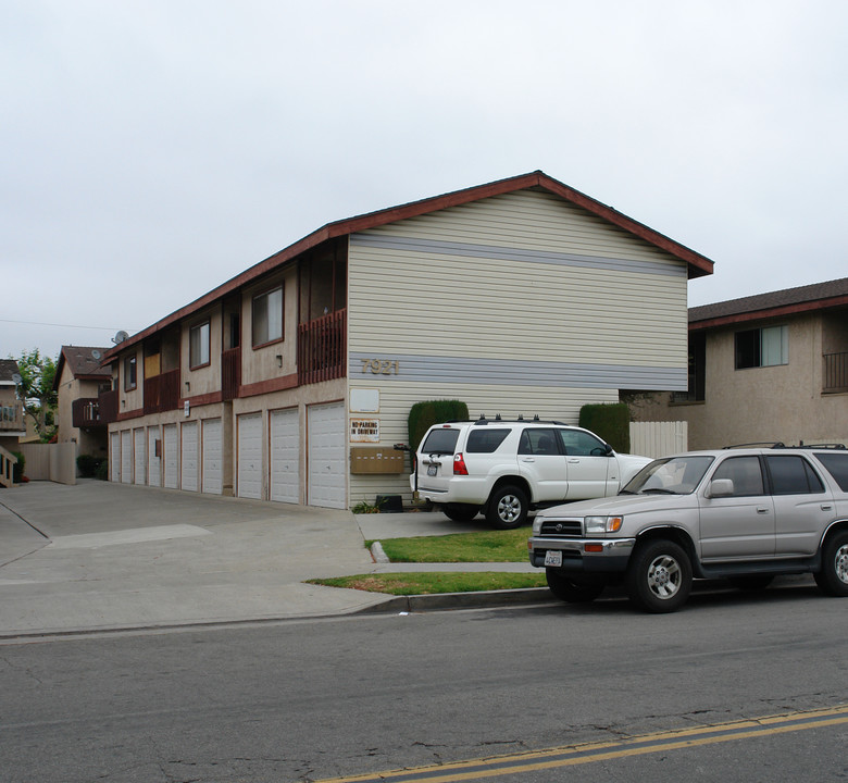 7921 Stark St in Huntington Beach, CA - Building Photo