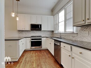 711 E 9th St in Charlotte, NC - Foto de edificio - Building Photo