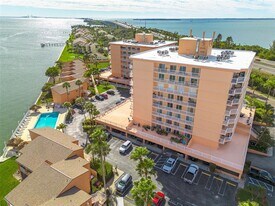 7430 Sunshine Skyway Ln S in St. Petersburg, FL - Building Photo