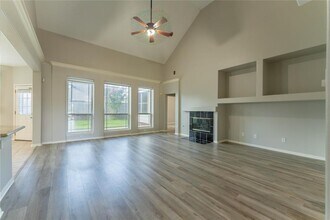 311 Saunter Dr in Stafford, TX - Building Photo - Building Photo