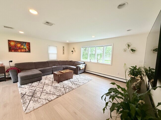 16 Avery Path in Newton, MA - Building Photo - Building Photo