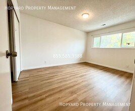 1073 Kottinger Dr in Pleasanton, CA - Building Photo - Building Photo