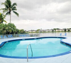 3421 NW 44th St in Lauderdale Lakes, FL - Foto de edificio - Building Photo