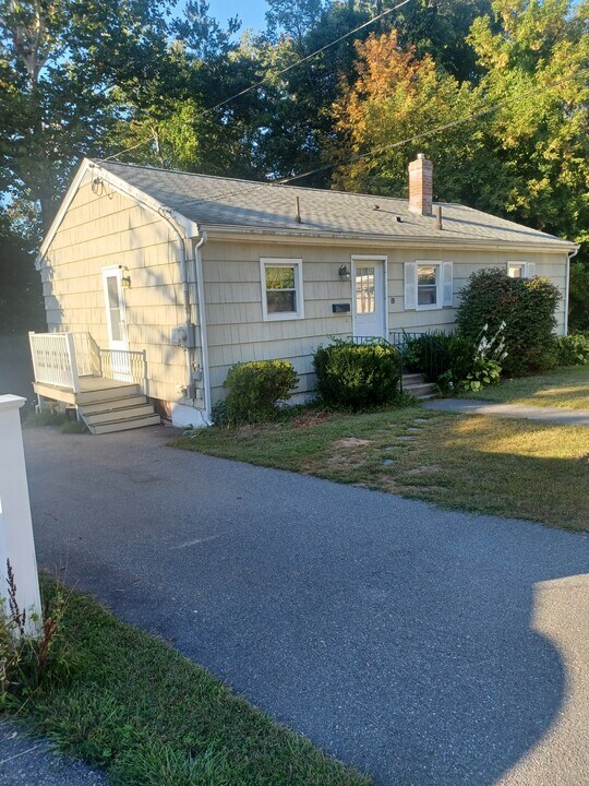 32 Terry Ave in Lowell, MA - Building Photo
