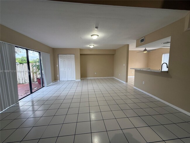 3208 San Remo Cir in Homestead, FL - Building Photo - Building Photo