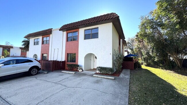 910 Big Tree Rd in South Daytona, FL - Building Photo - Building Photo