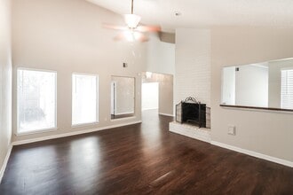 7311 Las Brisas Dr in Houston, TX - Building Photo - Building Photo