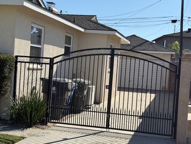 6742 Denmead St in Lakewood, CA - Building Photo - Building Photo