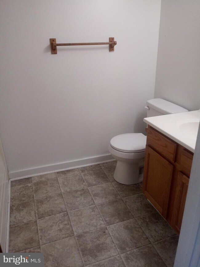 10 S Main St-Unit -B in Smyrna, DE - Foto de edificio - Building Photo