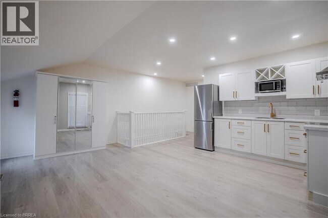 169 Drummond St in Brantford, ON - Building Photo - Building Photo