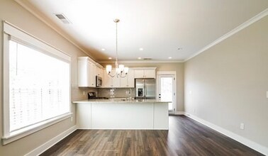 2709 Oxmoor Way in Birmingham, AL - Building Photo - Building Photo