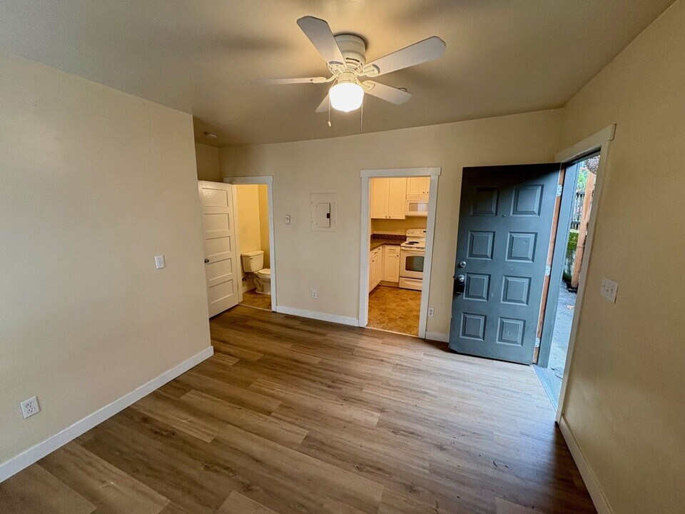 4401 Rainier Ave S in Seattle, WA - Building Photo