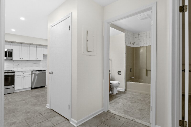 4 Horizon View Dr W in East Greenbush, NY - Building Photo