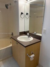 2931 NE 185th St in Miami, FL - Building Photo - Building Photo